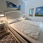 Apartmán Sky & Homes Storchennest I Cozy Fuer 4 Gaeste Mit Terrasse Und Parkgarten Im Reetdachanwesen In Spo Böhl