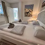 Sky & Homes Storchennest I Cozy Fuer 4 Gaeste Mit Terrasse Und Parkgarten Im Reetdachanwesen In Spo Apartmán