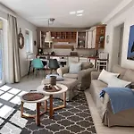 Sky & Homes Storchennest I Cozy Fuer 4 Gaeste Mit Terrasse Und Parkgarten Im Reetdachanwesen In Spo *