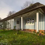 Apartmán Sky & Homes Storchennest I Cozy Fuer 4 Gaeste Mit Terrasse Und Parkgarten Im Reetdachanwesen In Spo Böhl