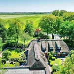 Sky & Homes Storchennest I Cozy Fuer 4 Gaeste Mit Terrasse Und Parkgarten Im Reetdachanwesen In Spo Apartmán *