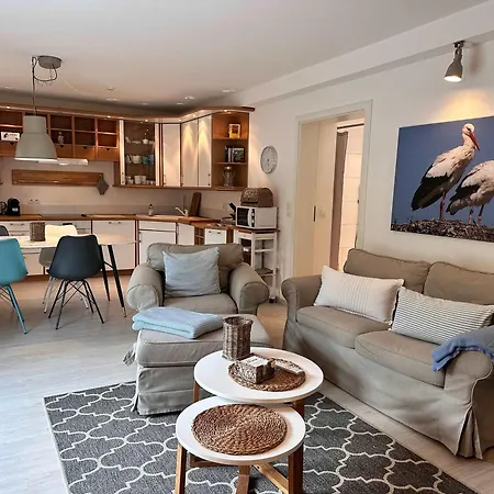 Apartamento Sky & Homes Storchennest I Cozy Fuer 4 Gaeste Mit Terrasse Und Parkgarten Im Reetdachanwesen In Spo