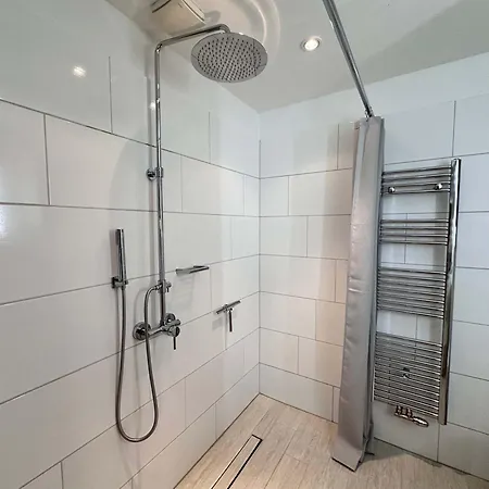 Sky & Homes Storchennest I Cozy Fuer 4 Gaeste Mit Terrasse Und Parkgarten Im Reetdachanwesen In Spo * Sankt Peter-Ording