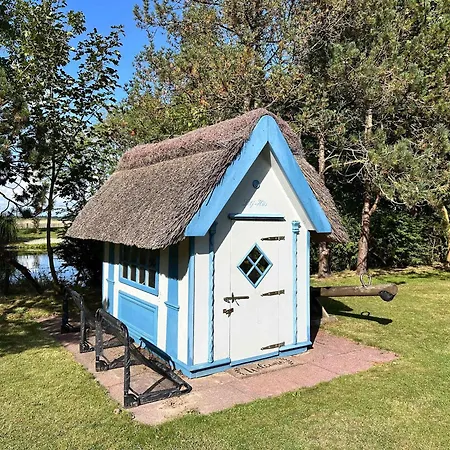 Sky & Homes Storchennest I Cozy Fuer 4 Gaeste Mit Terrasse Und Parkgarten Im Reetdachanwesen In Spo Sankt Peter-Ording