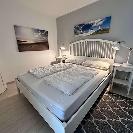 Apartamento Sky & Homes Storchennest I Cozy Fuer 4 Gaeste Mit Terrasse Und Parkgarten Im Reetdachanwesen In Spo *