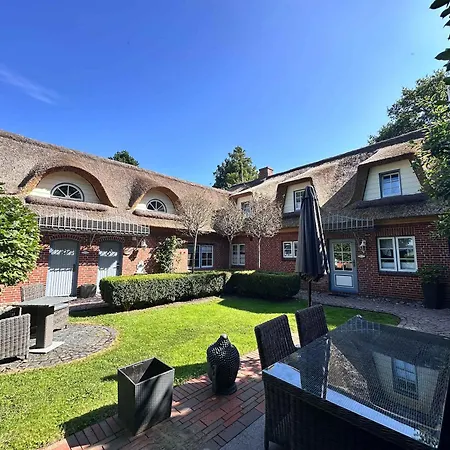 Sky & Homes Storchennest I Cozy Fuer 4 Gaeste Mit Terrasse Und Parkgarten Im Reetdachanwesen In Spo