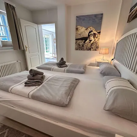 Sky & Homes Storchennest I Cozy Fuer 4 Gaeste Mit Terrasse Und Parkgarten Im Reetdachanwesen In Spo Lejlighed