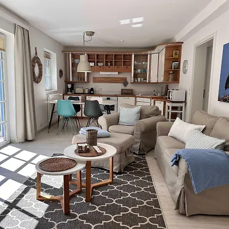 Sky & Homes Storchennest I Cozy Fuer 4 Gaeste Mit Terrasse Und Parkgarten Im Reetdachanwesen In Spo *