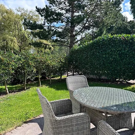 Sky & Homes Storchennest I Cozy Fuer 4 Gaeste Mit Terrasse Und Parkgarten Im Reetdachanwesen In Spo Lejlighed *