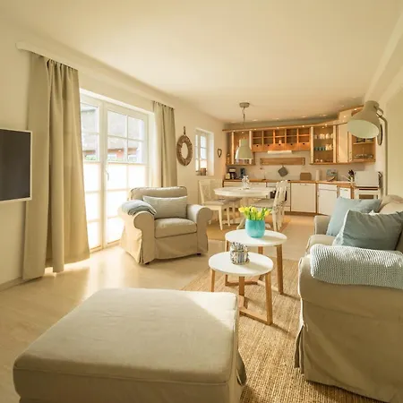 Sky & Homes Storchennest I Cozy Fuer 4 Gaeste Mit Terrasse Und Parkgarten Im Reetdachanwesen In Spo * Sankt Peter-Ording